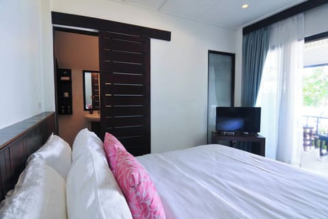 Superior Room, Sea View, Beachfront | In-room safe, free WiFi, bed sheets