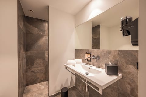 Superior Double Room | Bathroom | Free toiletries, hair dryer, towels, soap