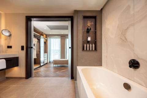 Grand Suite | Bathroom | Rainfall showerhead, eco-friendly toiletries, hair dryer, towels