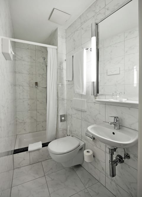 Standard Single Room, 1 Twin Bed | Bathroom | Free toiletries, hair dryer, towels, soap