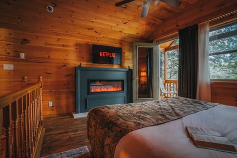 Chipmunk Cottage | Individually decorated, blackout drapes, iron/ironing board