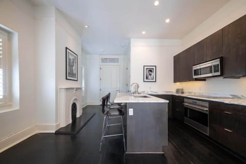 Frenchman Balcony Suite | Private kitchen | Coffee/tea maker