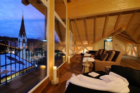 Couples treatment rooms, sauna, hot tub, steam room, body treatments