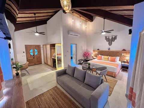 Luxury Room, 1 King Bed with Sofa bed | In-room safe, blackout drapes, bed sheets