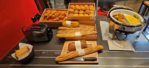 Daily buffet breakfast (CHF 17 per person)