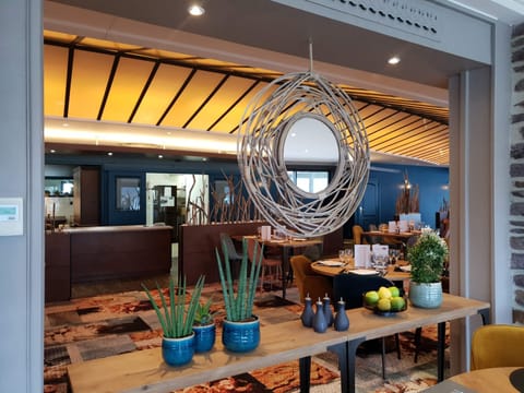 Lunch and dinner served, French cuisine