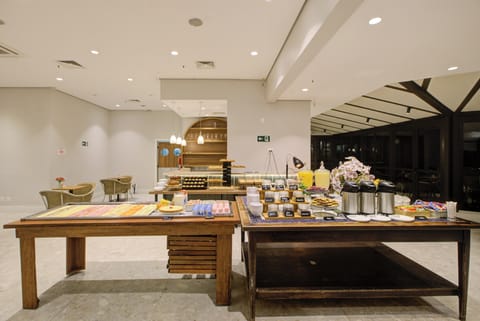 Daily buffet breakfast for a fee