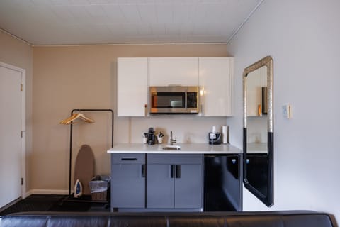 Executive Single Room, Non Smoking | Premium bedding, pillowtop beds, blackout drapes, soundproofing