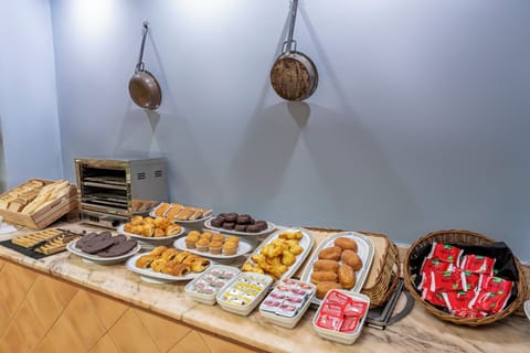 Daily buffet breakfast for a fee