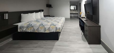 Desk, laptop workspace, free WiFi, bed sheets