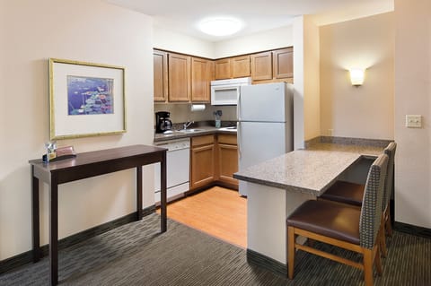 Premium bedding, in-room safe, desk, laptop workspace