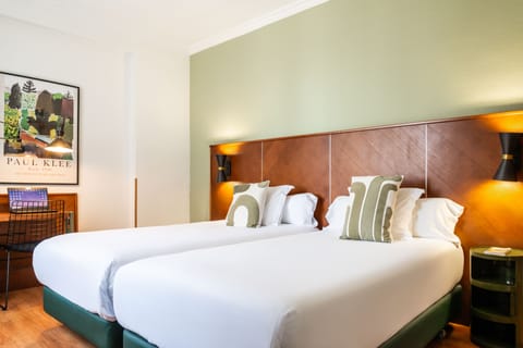 Standard Twin Room | In-room safe, desk, iron/ironing board, free WiFi
