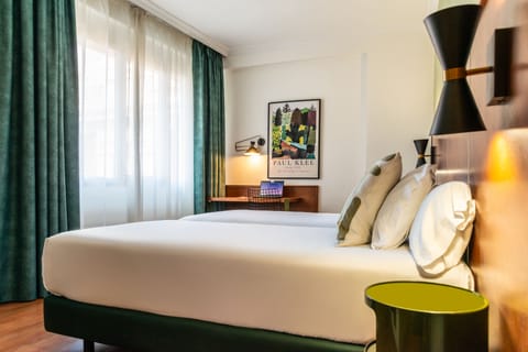 Standard Twin Room | In-room safe, desk, iron/ironing board, free WiFi