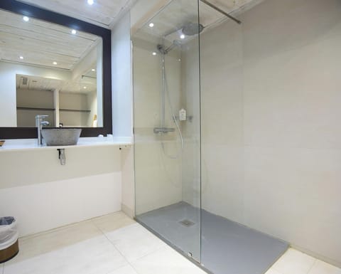 Junior Suite, Terrace | Bathroom | Free toiletries, hair dryer, towels