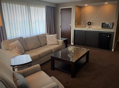 Premium bedding, pillowtop beds, in-room safe, desk