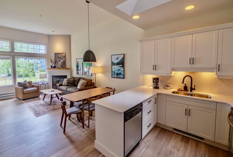 TV, fireplace, pay movies