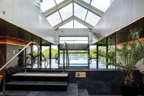 Couples treatment rooms, sauna, steam room, body treatments