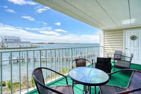 Condo, 2 Bedrooms | Dining