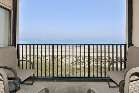 Condo, 2 Bedrooms | Property grounds