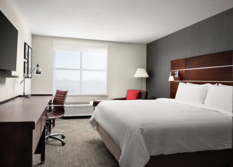 Premium bedding, pillowtop beds, in-room safe, desk