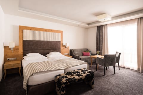 Superior Double Room, Balcony, Mountain View | 1 bedroom, hypo-allergenic bedding, minibar, in-room safe