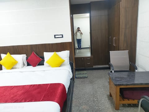 Standard Double Room | Egyptian cotton sheets, premium bedding, free WiFi