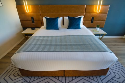 Deluxe Double Room | Premium bedding, pillowtop beds, minibar, in-room safe