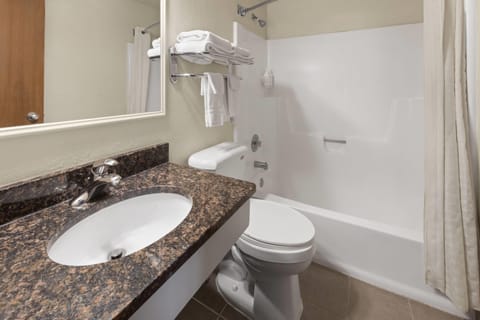 Standard Room, 1 King Bed | Bathroom | Combined shower/tub, free toiletries, hair dryer, towels