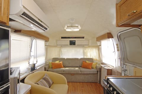 Vintage Airstream - Queen | Living area | 32-inch flat-screen TV with cable channels, TV