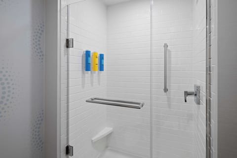 Room, 2 Queen Beds, Accessible (Hearing) | Bathroom shower