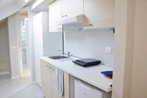 Mini-fridge, griddle