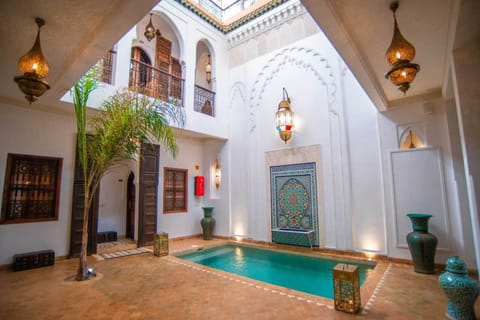 Indoor pool, 2 outdoor pools