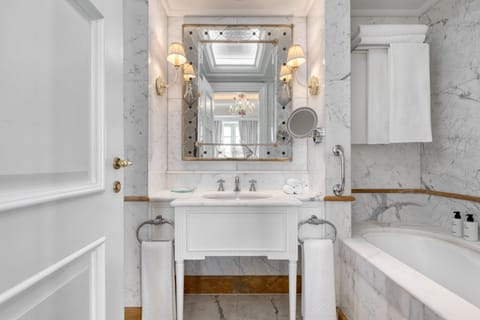 Executive Acropolis Suite, 1 Bedroom Suite, 1 King, Acropolis view, High Floor | Bathroom | Separate tub and shower, deep soaking tub, rainfall showerhead