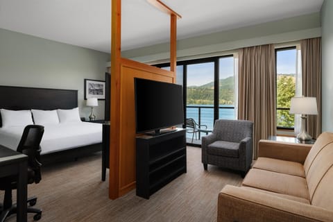 Executive Studio Suite, 1 King Bed, Balcony, River View (No pets/No guests under 21) | Desk, laptop workspace, free WiFi, bed sheets