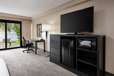 Deluxe Room, 1 King Bed, River View (Pet Friendly by Request) | Desk, laptop workspace, free WiFi, bed sheets