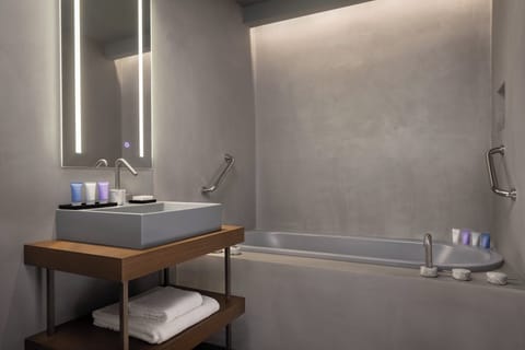 Free toiletries, hair dryer, bathrobes, towels