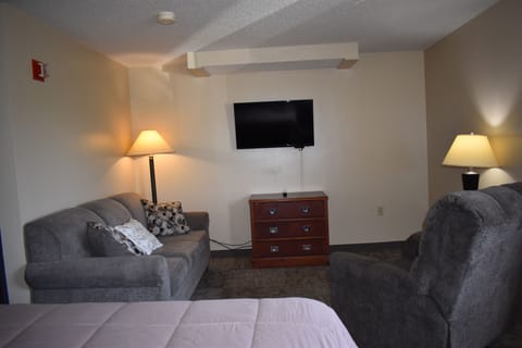 Suite, 1 King Bed, Accessible | Desk, blackout drapes, soundproofing, iron/ironing board