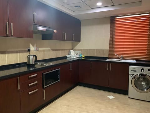 Executive Apartment, 1 Bedroom (Twin Beds ) | Private kitchen | Fridge, microwave, stovetop, dishwasher