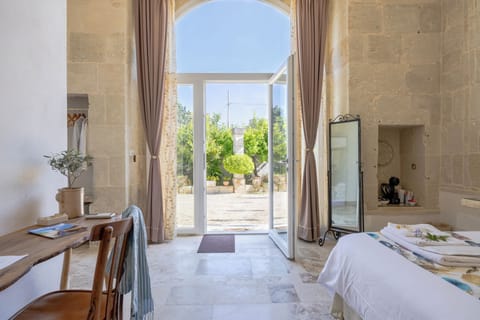 Luxury Room | Premium bedding, down comforters, memory foam beds, minibar