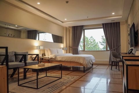 Double Room | Minibar, in-room safe, desk, soundproofing