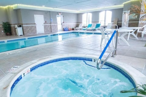 Indoor spa tub
