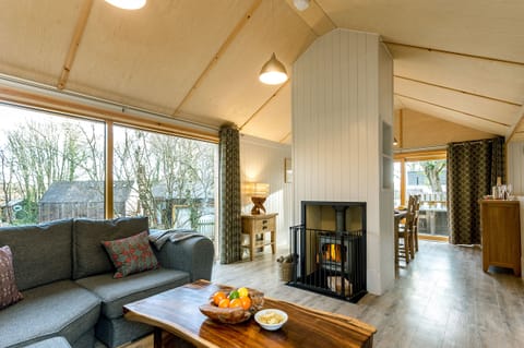 Cottage | Living area | Fireplace