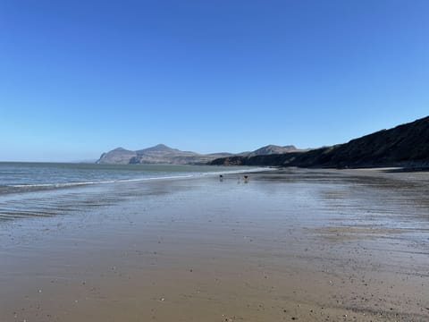 Beach nearby, beach bar