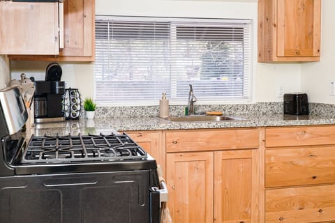 Deluxe Apartment, 3 Bedrooms | Private kitchen | Coffee/tea maker