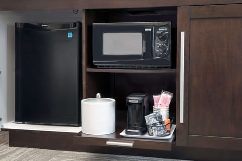 Hypo-allergenic bedding, in-room safe, desk, laptop workspace