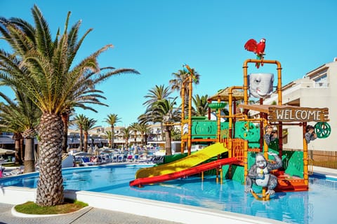 2 outdoor pools, sun loungers