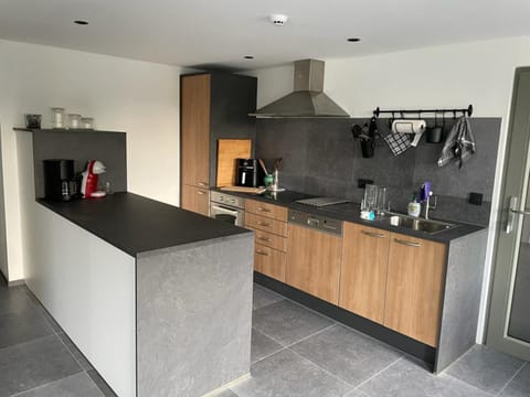 House | Private kitchen | Microwave, dishwasher, coffee/tea maker, highchair