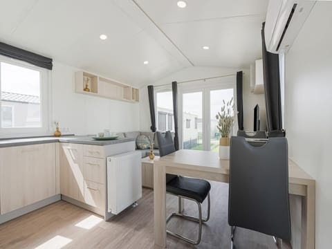 Mobile Home | Private kitchen | Highchair