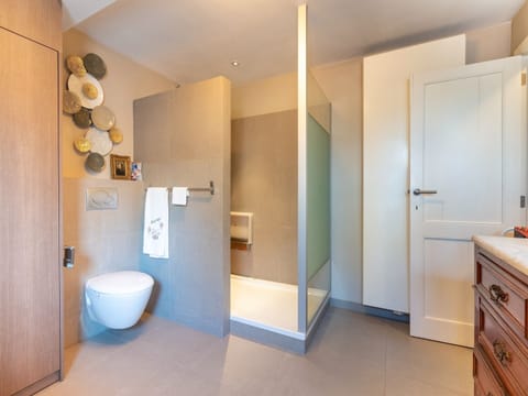 House | Bathroom