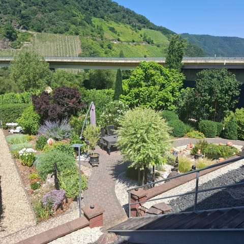 Apartment | Garden